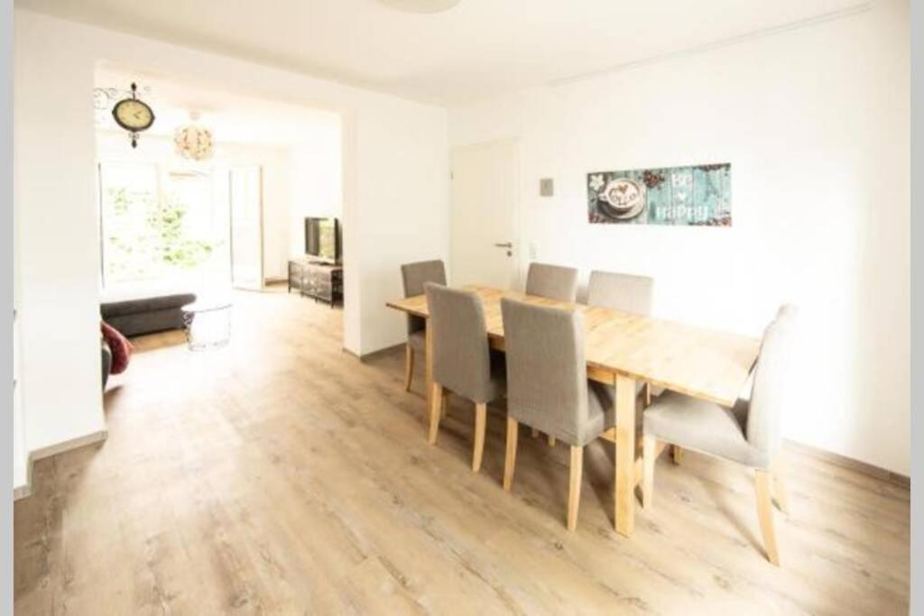 Bruehl Mitte, Neu Renoviertes Haus Villa Luaran gambar